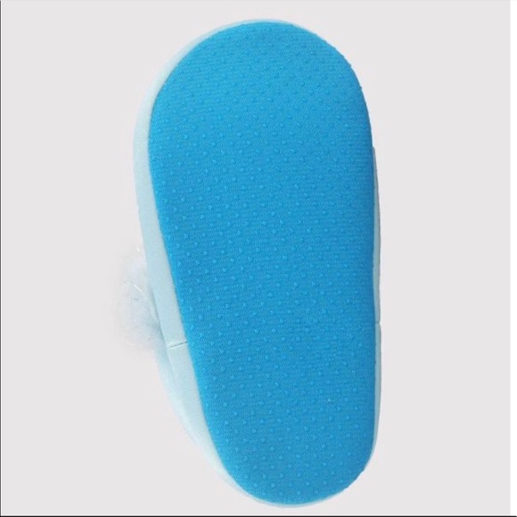 Frozen themed slippers for your little one.  Sequins with fir.  Size 5/6. NWT - Picture 6 of 6